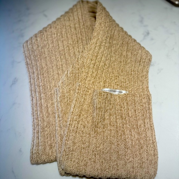 Diane Von Furstenberg Accessories - DVF Vintage Diane von FURSTENBRERG 100% Wool Chunky Knit Scarf